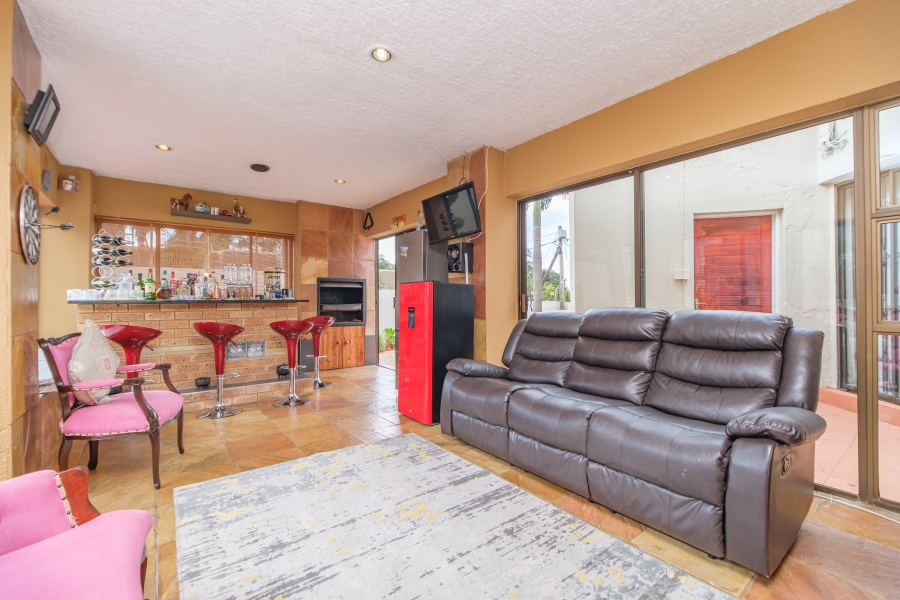 4 Bedroom Property for Sale in Little Falls Gauteng