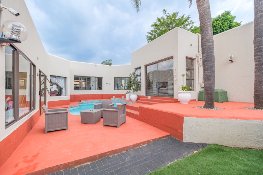 4 Bedroom Property for Sale in Little Falls Gauteng