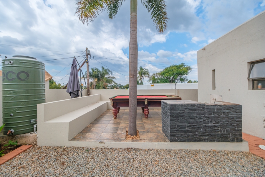 4 Bedroom Property for Sale in Little Falls Gauteng