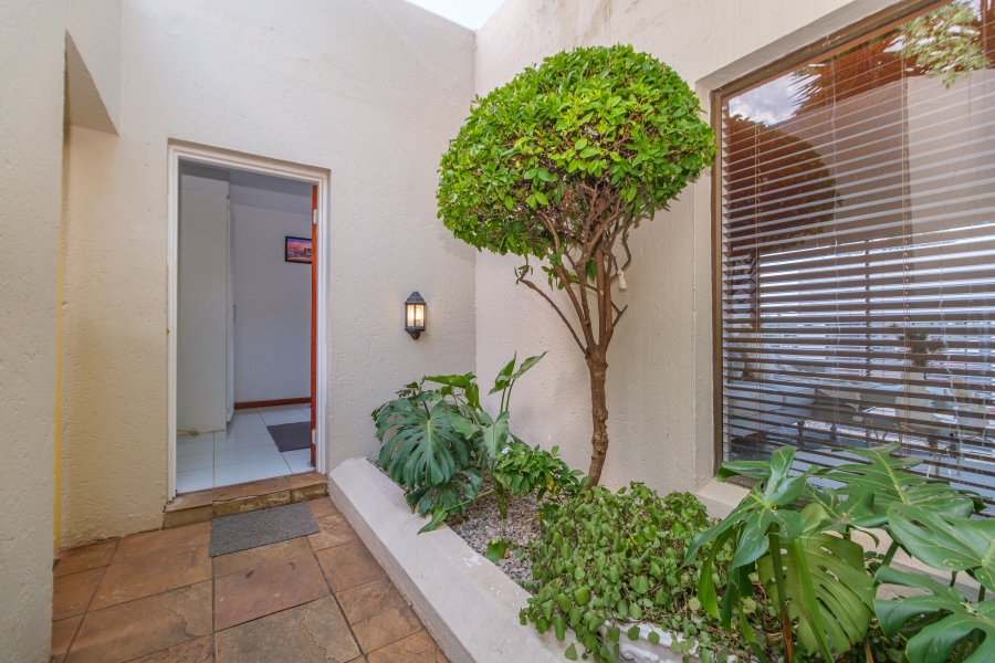 4 Bedroom Property for Sale in Little Falls Gauteng