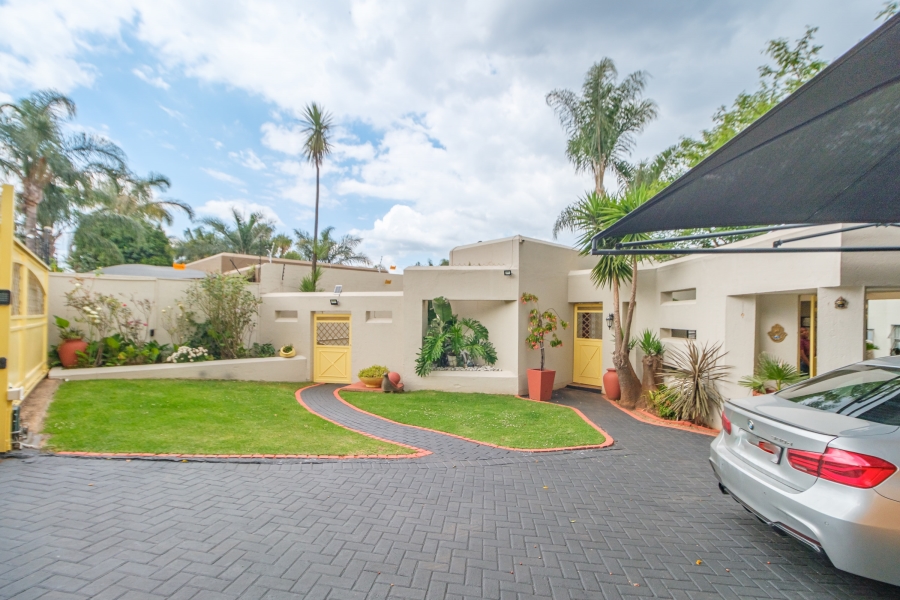 4 Bedroom Property for Sale in Little Falls Gauteng