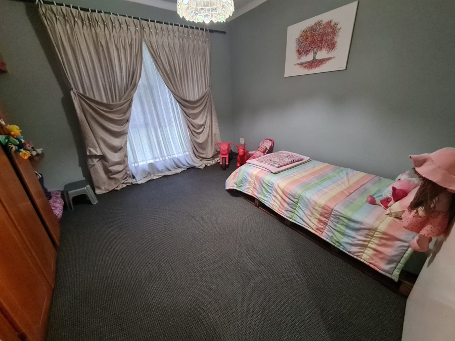4 Bedroom Property for Sale in Sonneveld Gauteng
