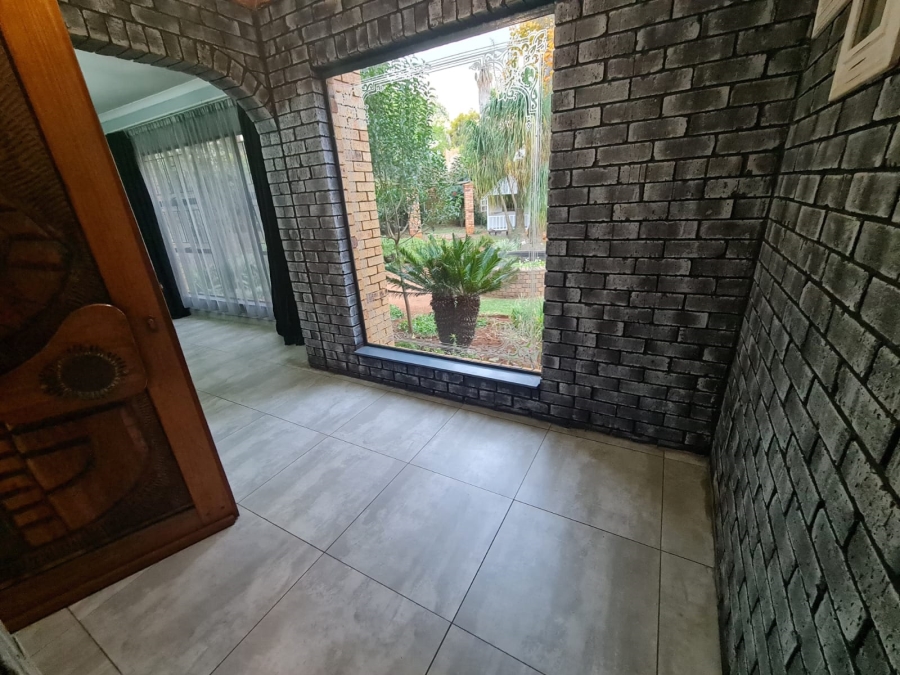 4 Bedroom Property for Sale in Sonneveld Gauteng