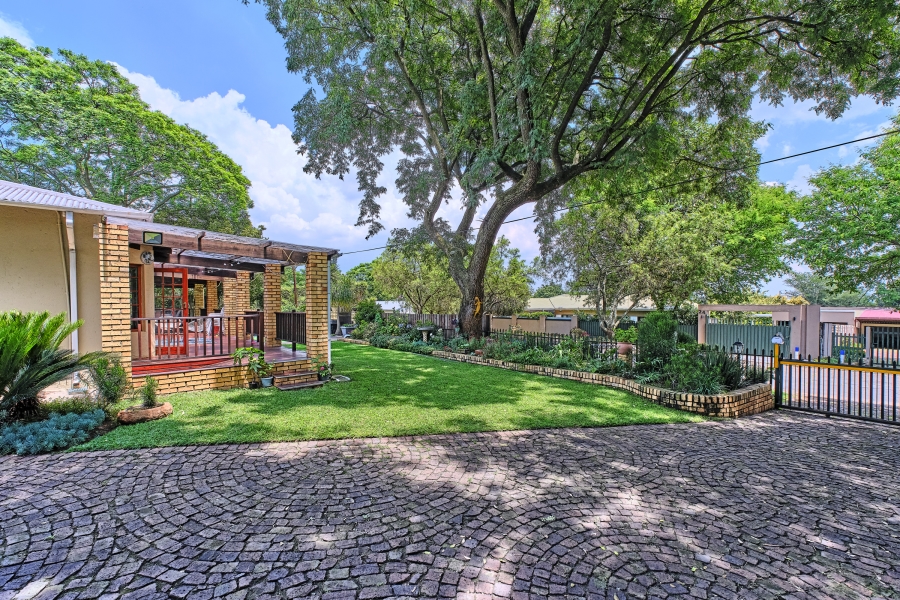 4 Bedroom Property for Sale in Lakeside Gauteng