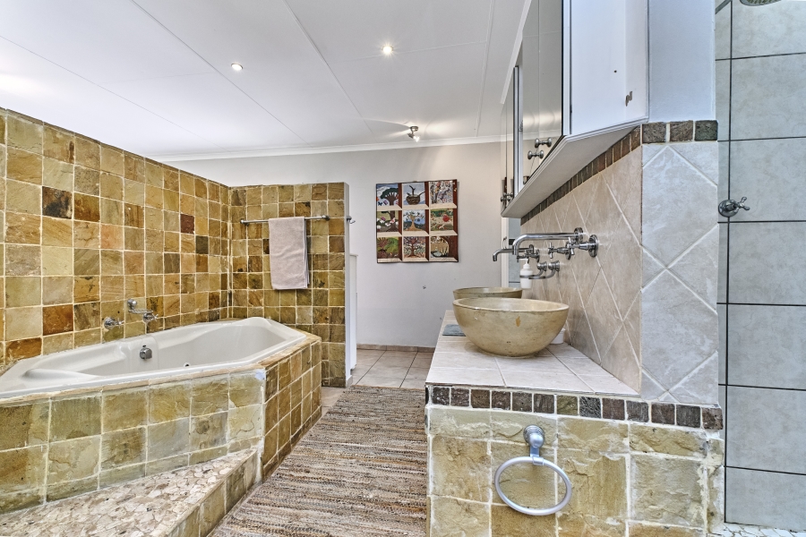 4 Bedroom Property for Sale in Lakeside Gauteng