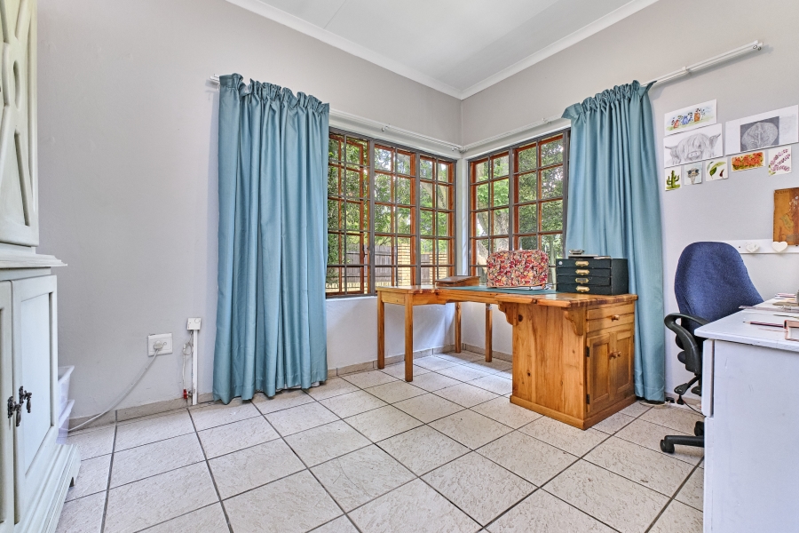 4 Bedroom Property for Sale in Lakeside Gauteng