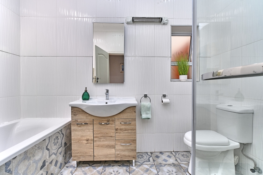 4 Bedroom Property for Sale in Lakeside Gauteng