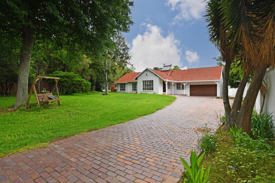 To Let 4 Bedroom Property for Rent in Woodmead Gauteng