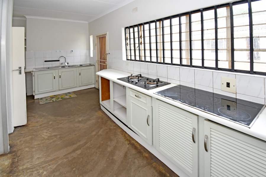 To Let 4 Bedroom Property for Rent in Woodmead Gauteng