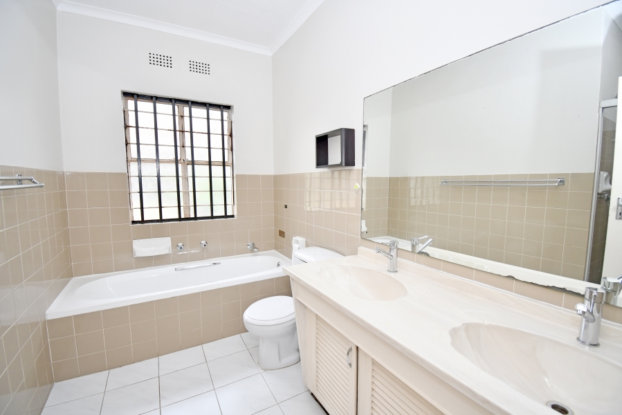 To Let 4 Bedroom Property for Rent in Woodmead Gauteng