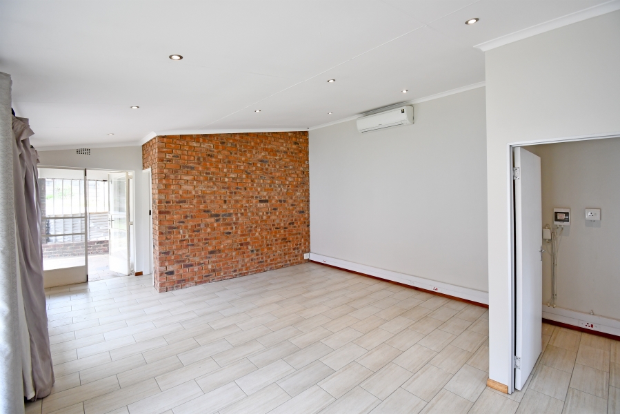 To Let 4 Bedroom Property for Rent in Woodmead Gauteng