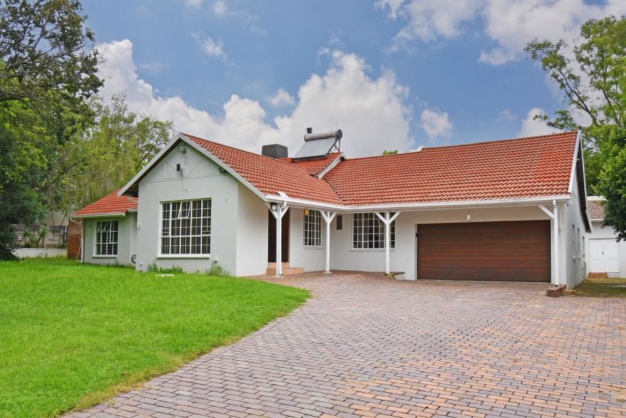 To Let 4 Bedroom Property for Rent in Woodmead Gauteng