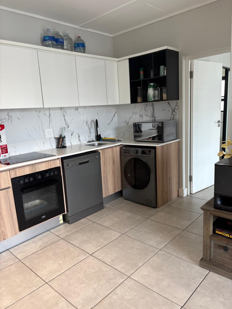 To Let 1 Bedroom Property for Rent in Waterfall Gauteng