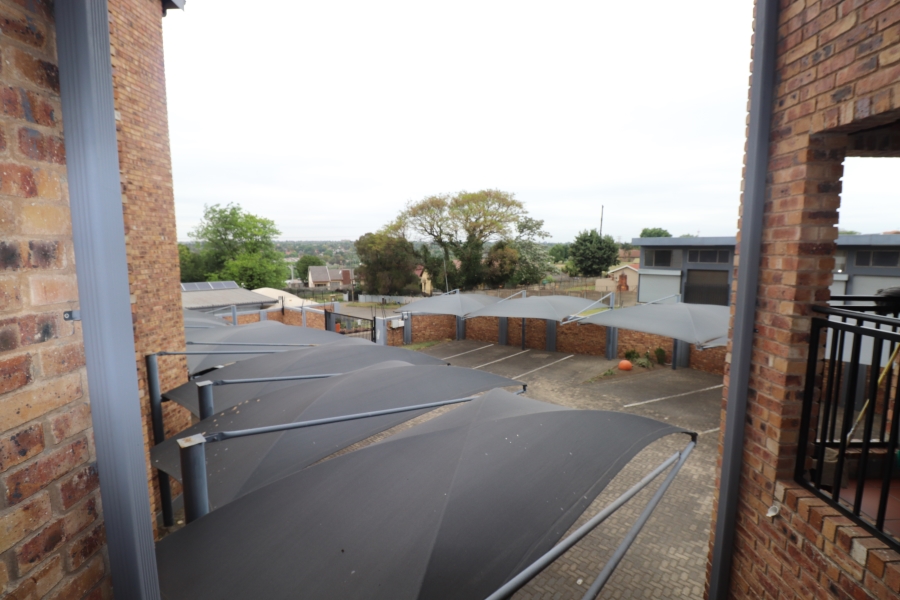 To Let 2 Bedroom Property for Rent in Birchleigh Gauteng