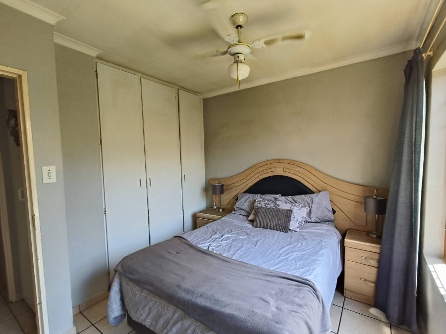To Let 2 Bedroom Property for Rent in Weltevreden Park Gauteng