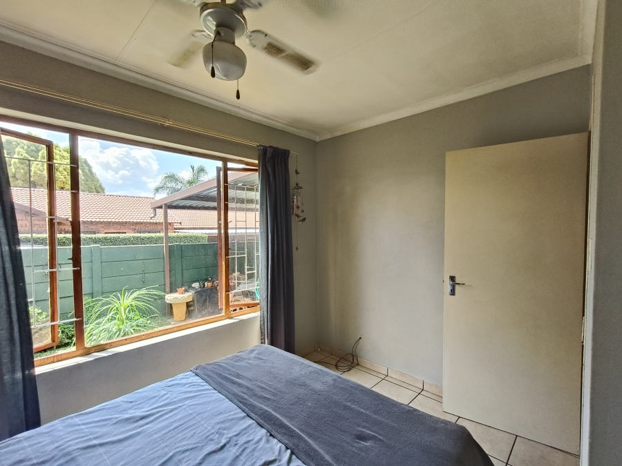 To Let 2 Bedroom Property for Rent in Weltevreden Park Gauteng