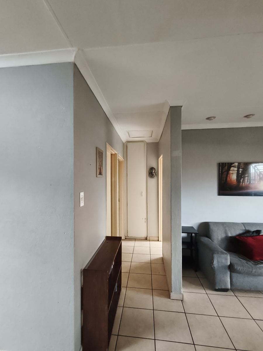 To Let 2 Bedroom Property for Rent in Weltevreden Park Gauteng