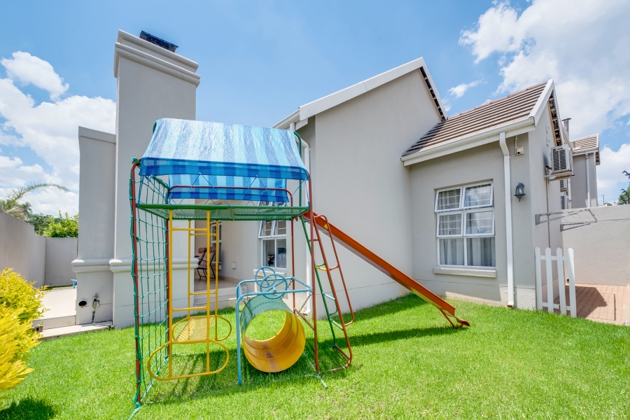 3 Bedroom Property for Sale in Broadacres Gauteng