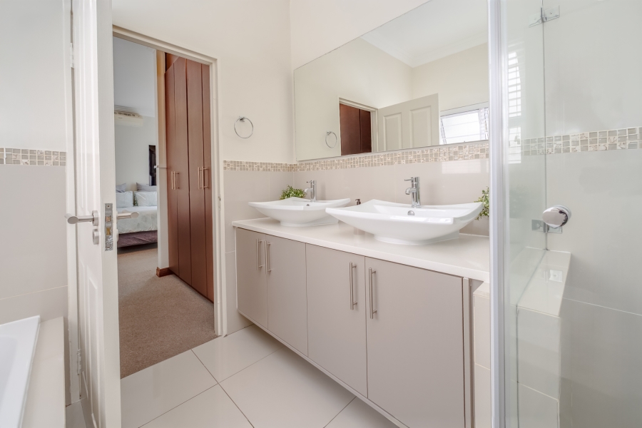 3 Bedroom Property for Sale in Broadacres Gauteng