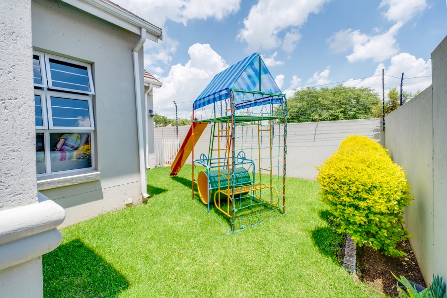 3 Bedroom Property for Sale in Broadacres Gauteng