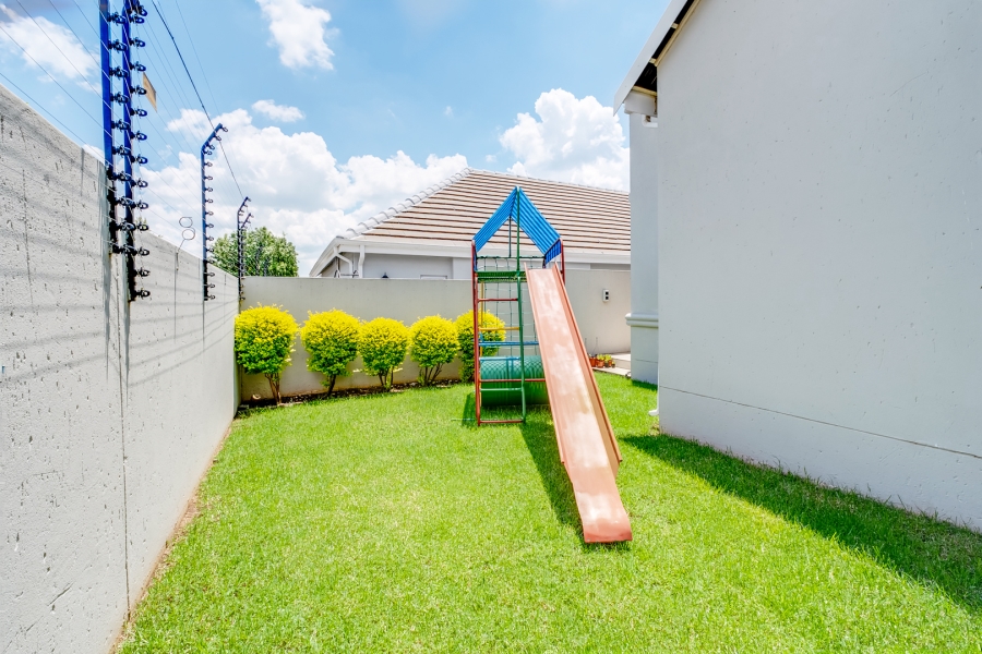 3 Bedroom Property for Sale in Broadacres Gauteng