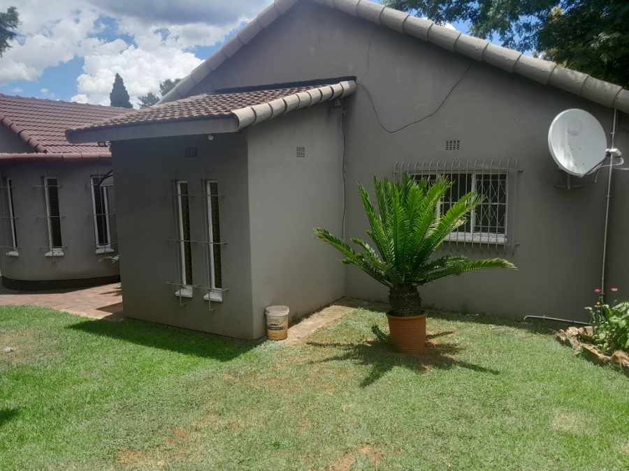 To Let 3 Bedroom Property for Rent in Brackendowns Gauteng