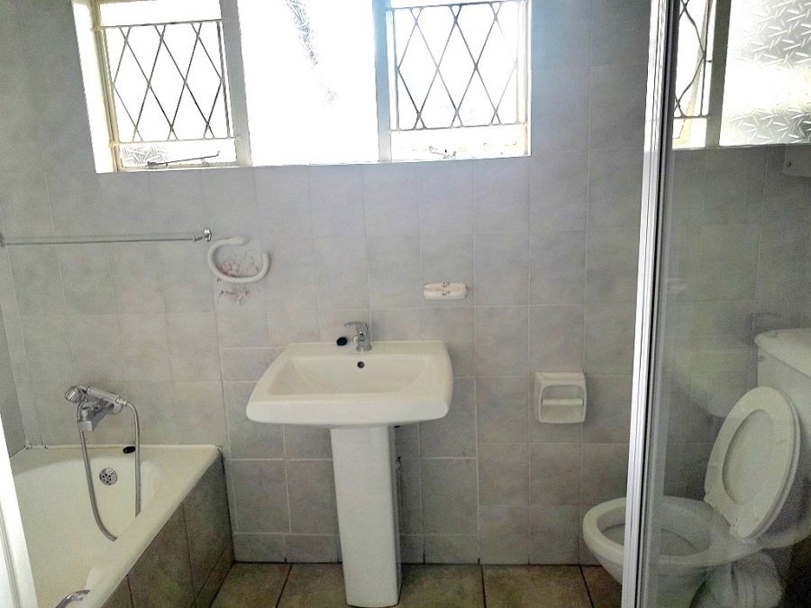 To Let 3 Bedroom Property for Rent in Brackendowns Gauteng