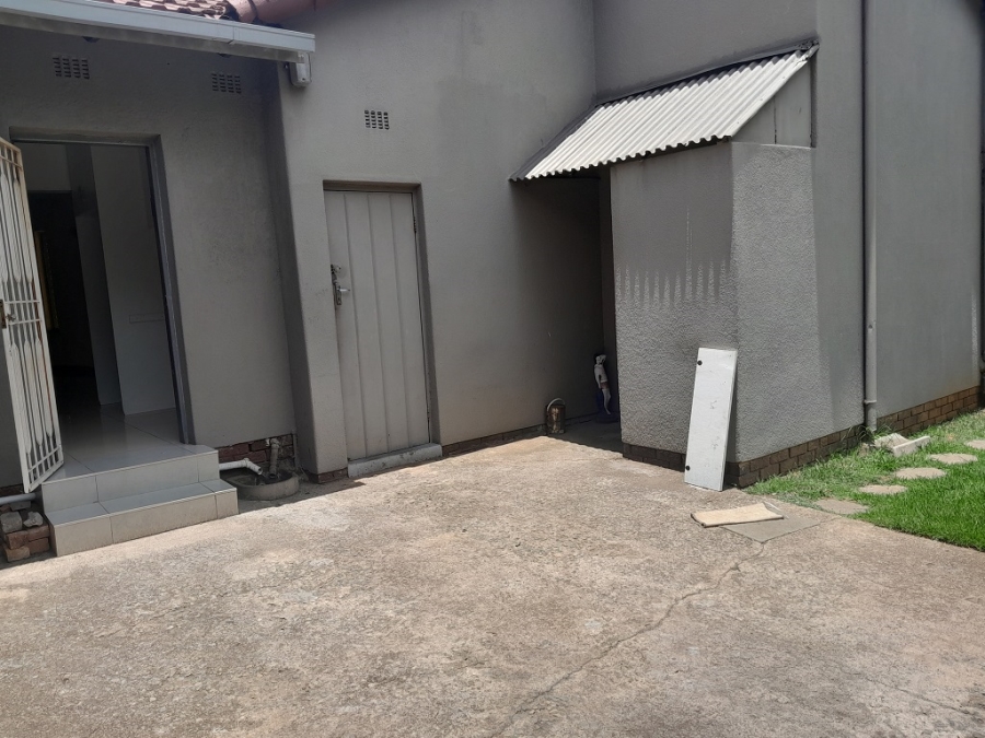 To Let 3 Bedroom Property for Rent in Brackendowns Gauteng