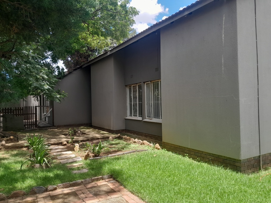 To Let 3 Bedroom Property for Rent in Brackendowns Gauteng
