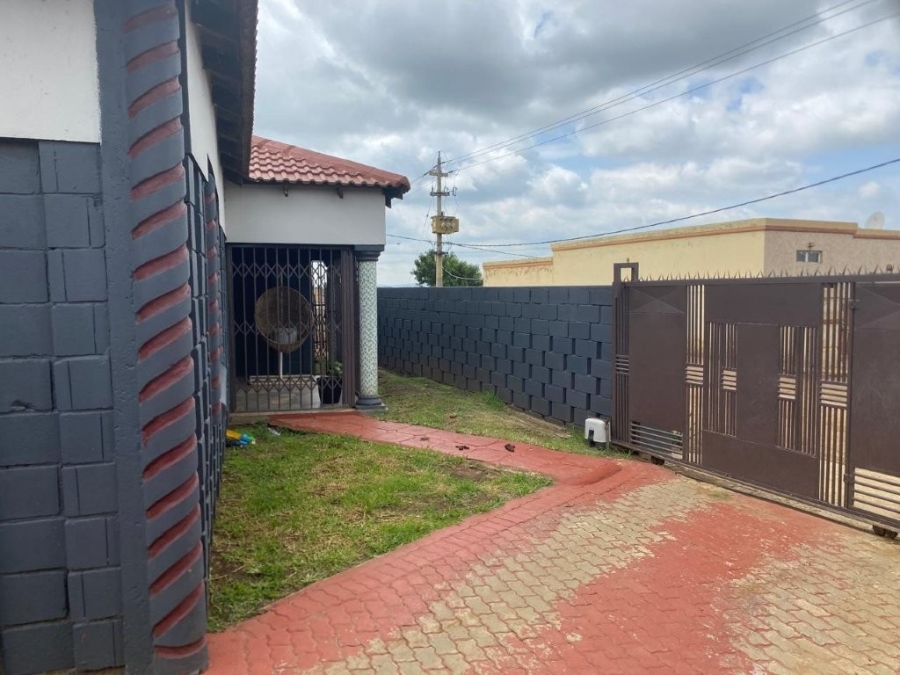 2 Bedroom Property for Sale in Tsakane Gauteng