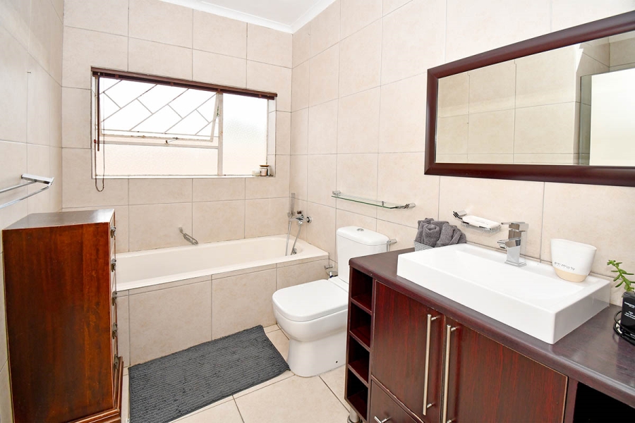 5 Bedroom Property for Sale in Fairmount Gauteng