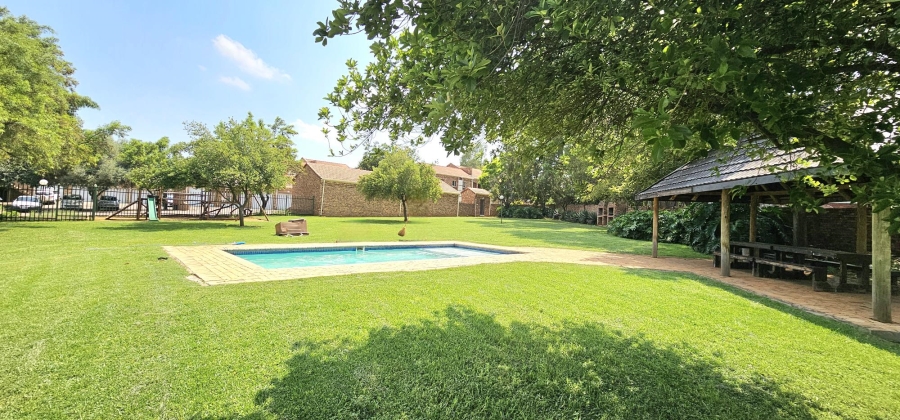 2 Bedroom Property for Sale in Die Hoewes Gauteng