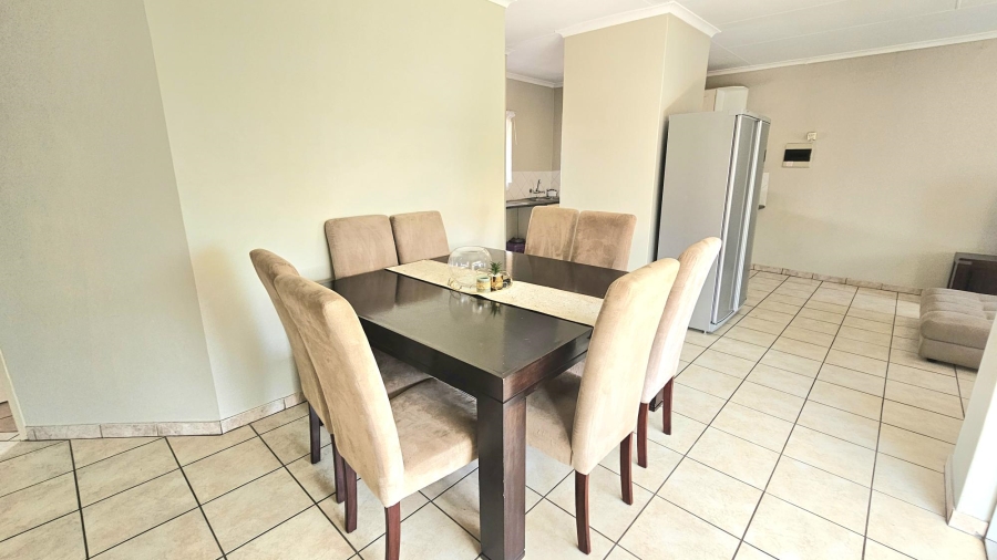 2 Bedroom Property for Sale in Die Hoewes Gauteng