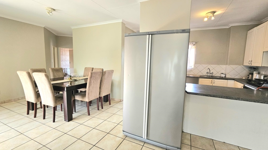 2 Bedroom Property for Sale in Die Hoewes Gauteng