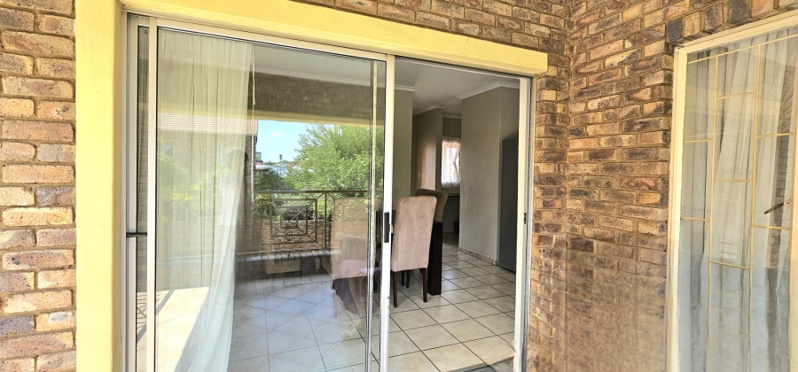 2 Bedroom Property for Sale in Die Hoewes Gauteng