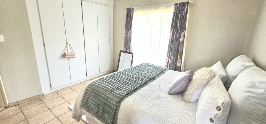 2 Bedroom Property for Sale in Die Hoewes Gauteng