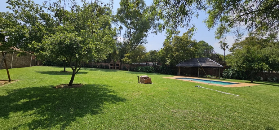 2 Bedroom Property for Sale in Die Hoewes Gauteng