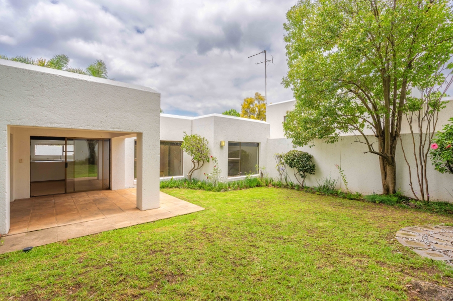 To Let 2 Bedroom Property for Rent in River Club Gauteng