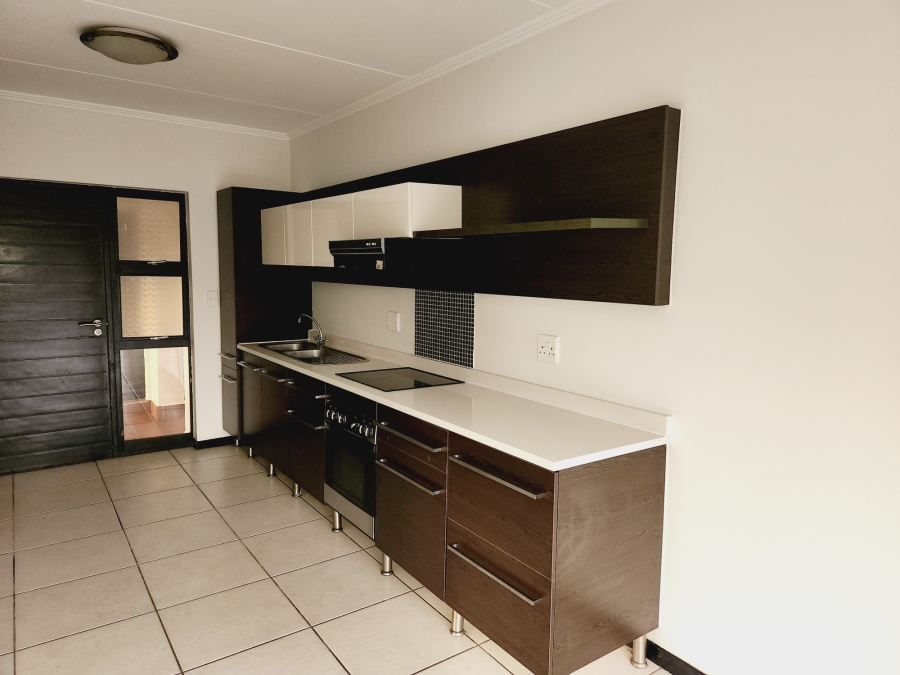 To Let 2 Bedroom Property for Rent in Greenstone Hill Gauteng