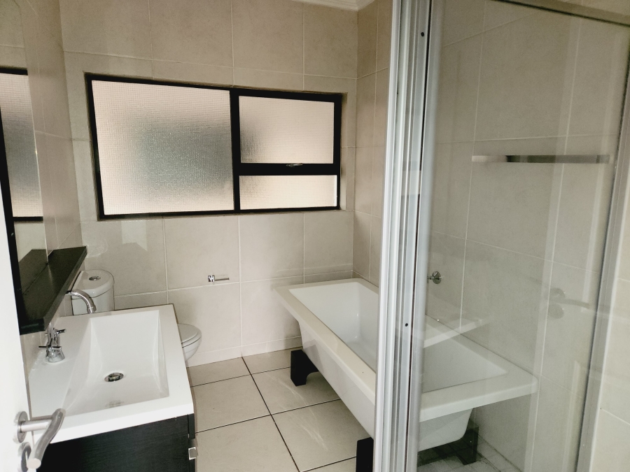 To Let 2 Bedroom Property for Rent in Greenstone Hill Gauteng