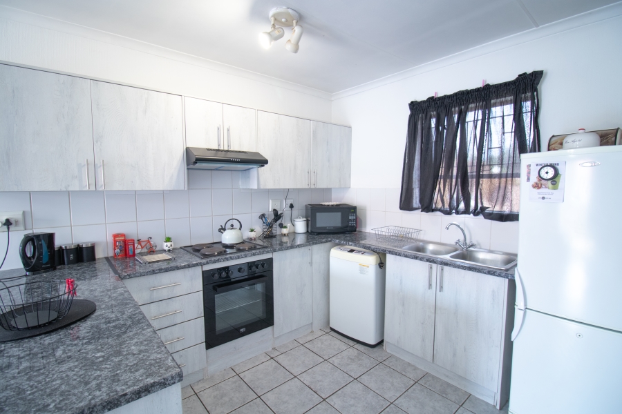 2 Bedroom Property for Sale in Vorna Valley Gauteng
