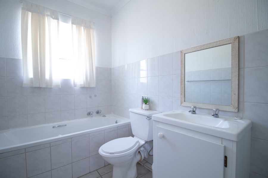 2 Bedroom Property for Sale in Vorna Valley Gauteng