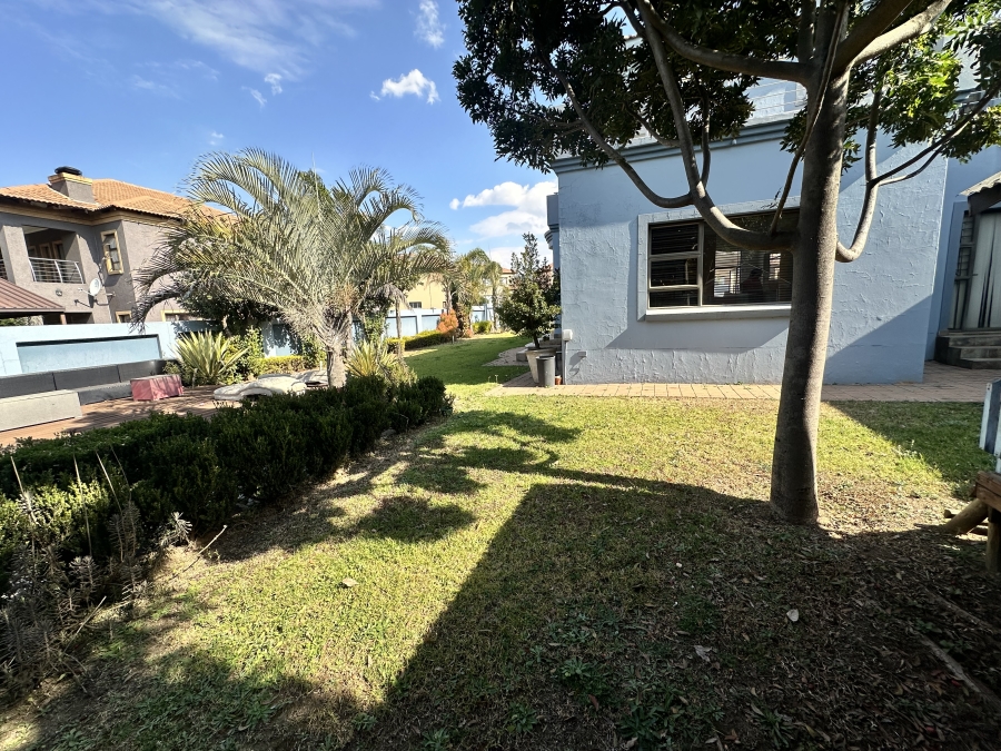 To Let 5 Bedroom Property for Rent in Thatchfield Estate Gauteng