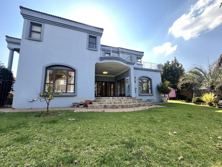 To Let 5 Bedroom Property for Rent in Thatchfield Estate Gauteng