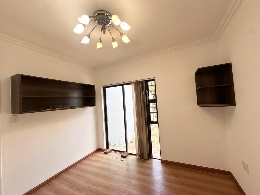 To Let 5 Bedroom Property for Rent in Thatchfield Estate Gauteng