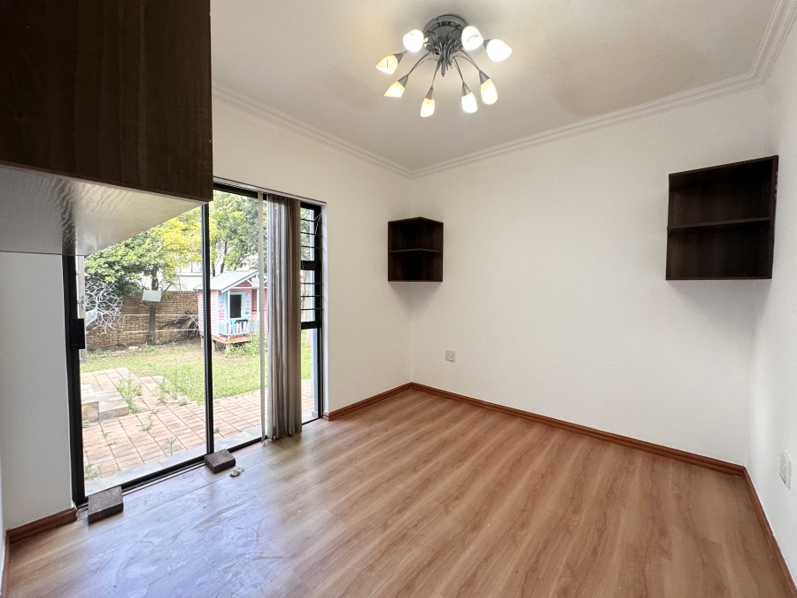 To Let 5 Bedroom Property for Rent in Thatchfield Estate Gauteng