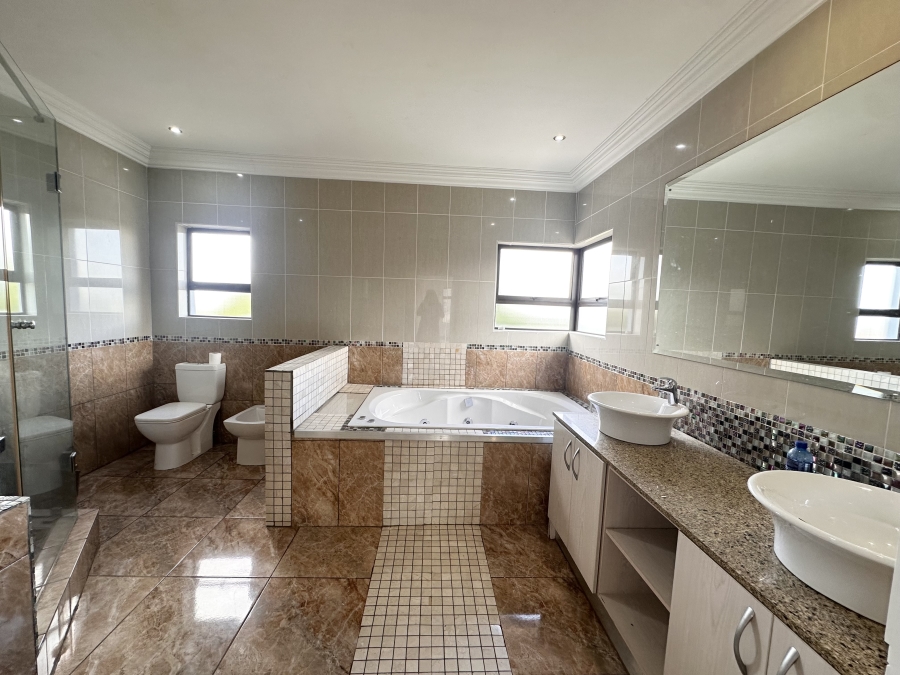 To Let 5 Bedroom Property for Rent in Thatchfield Estate Gauteng