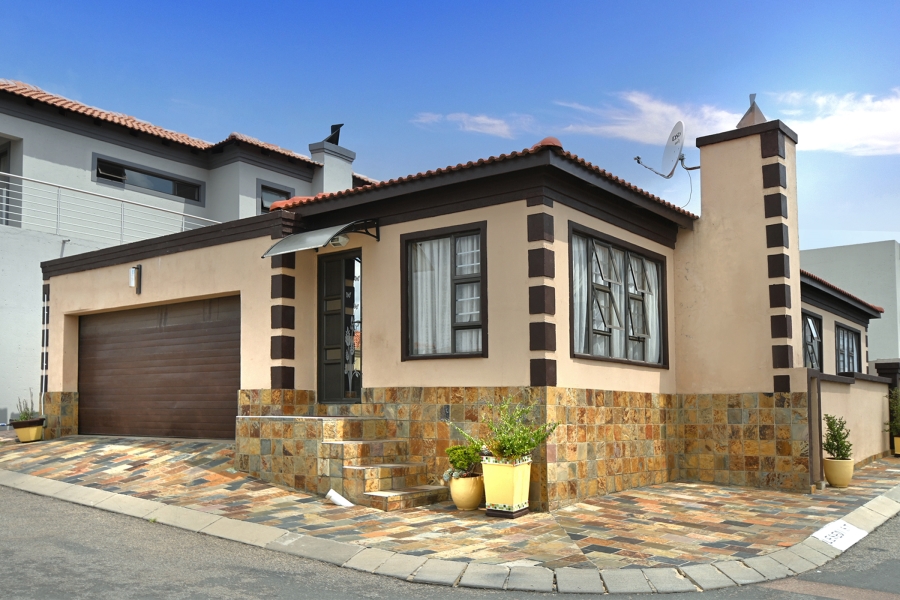 3 Bedroom Property for Sale in Noordwyk Gauteng