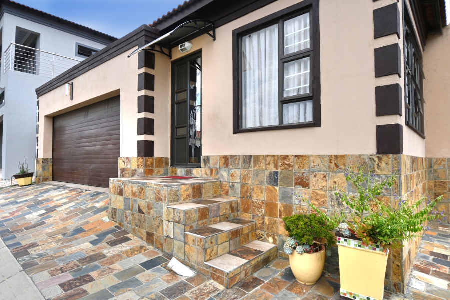 3 Bedroom Property for Sale in Noordwyk Gauteng