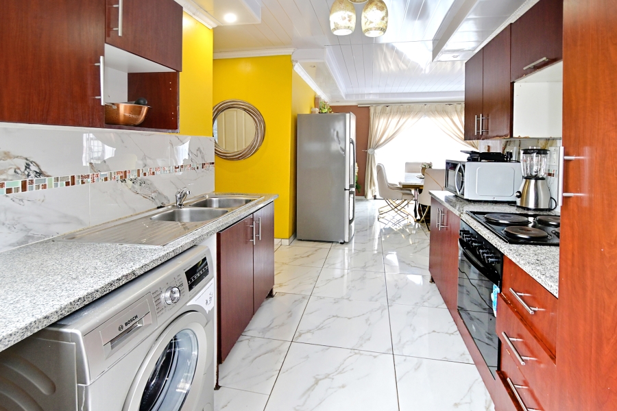 3 Bedroom Property for Sale in Noordwyk Gauteng